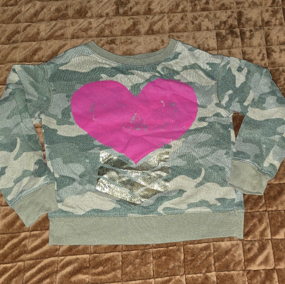 Girls Camo Sweatshirt Pink Heart Graphic Pullover 🩷